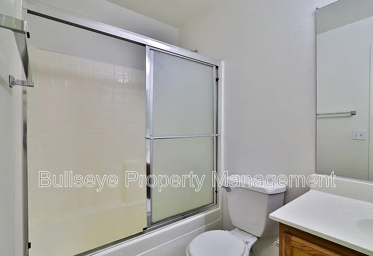 1069 E Lowell Ct — Photo 16