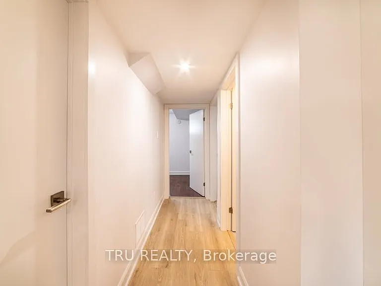 2424 Iris St #B — Photo 9