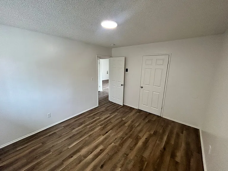 804 Sutter Ave — Photo 10