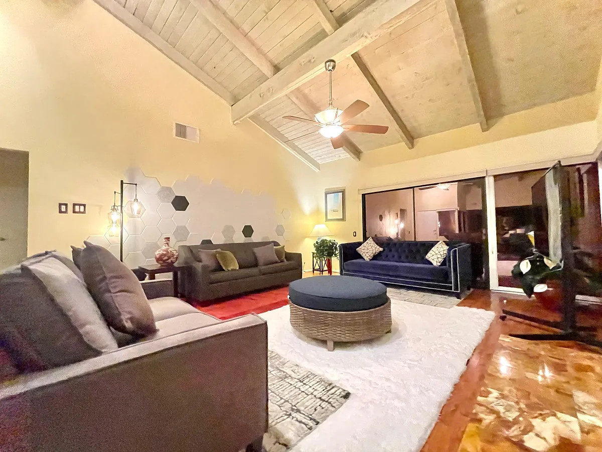 Building Photo - 46570 Arapahoe #B