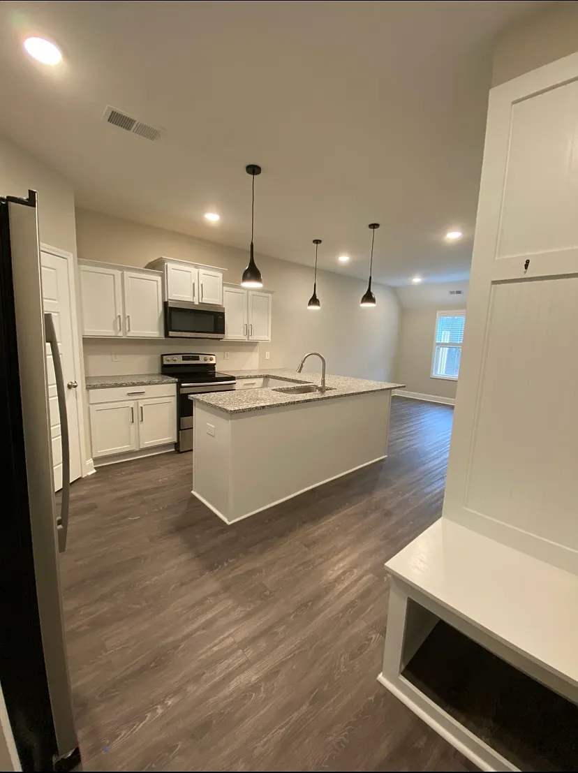 1023 Glenkirk Drive - A — Photo 3