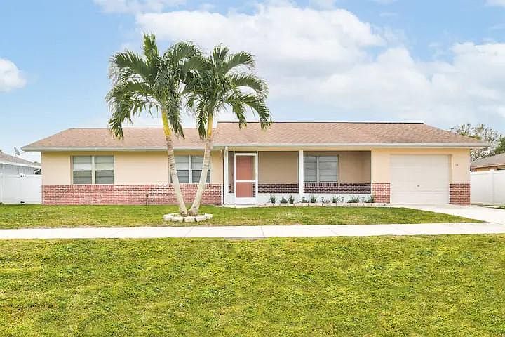 1st image of 774 NW Floresta Dr