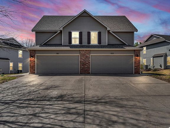 3rd image of 919 N Field Stone Dr