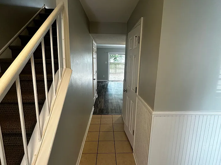 Center Town Condominiums — Photo 9