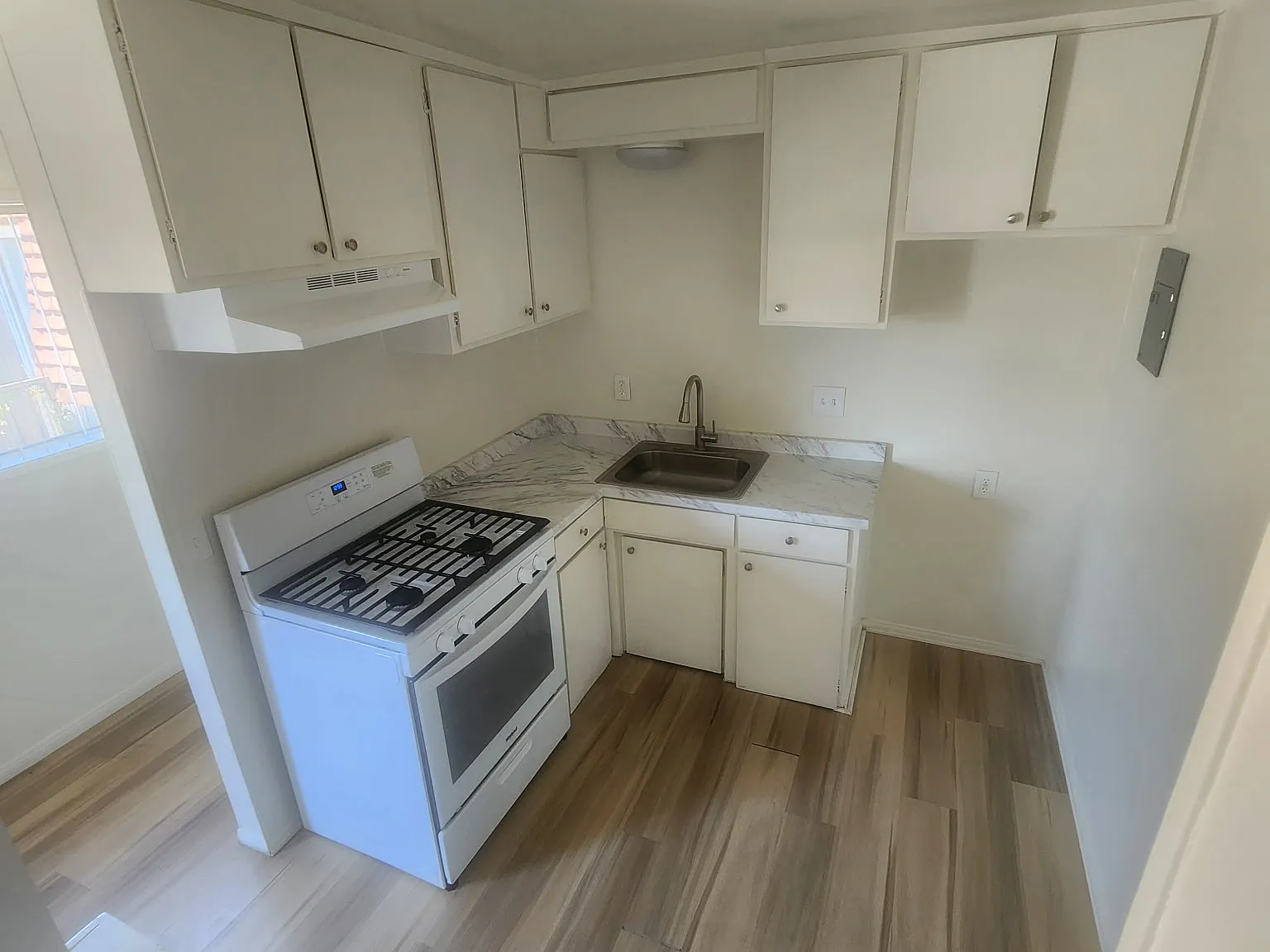 Studio, 540 sqft, $1,695 — Photo 2