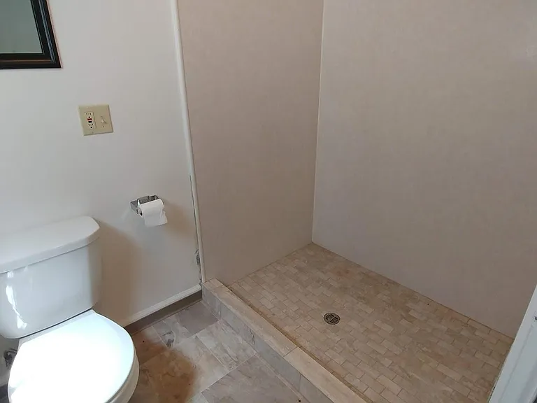460 SW State St — Photo 10