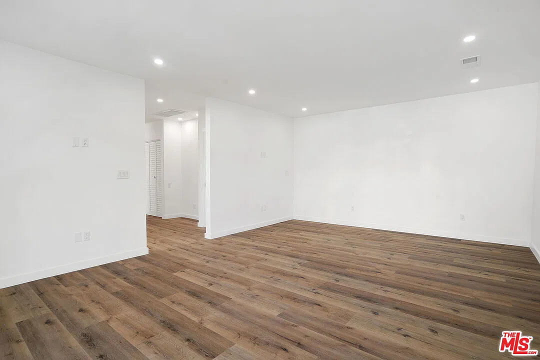 3 bed, 2.0 bath, 1400 sqft, $4,299 — Photo 4