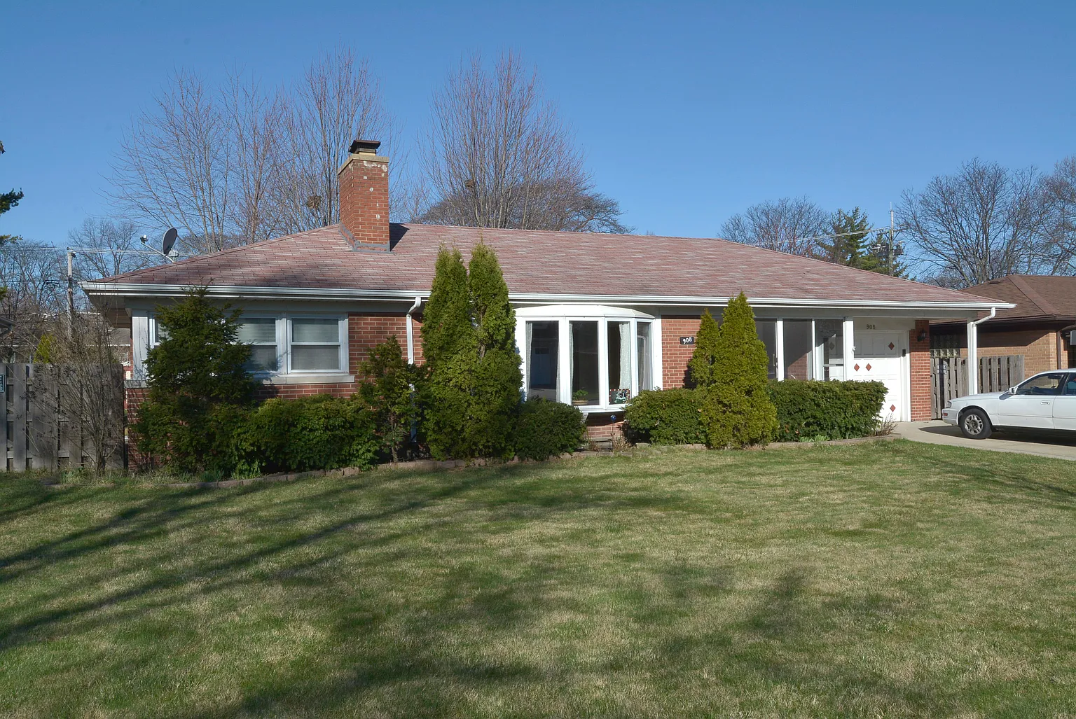 908 S Vail Ave photo 1