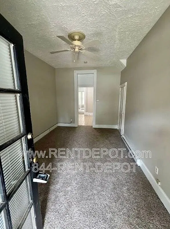1 bed, 1.0 bath, $825 — Photo 2