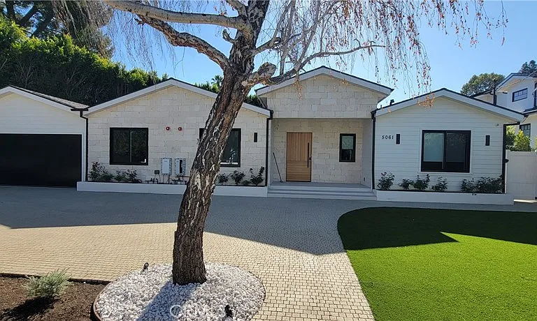 5061 Woodley Ave — Photo 1