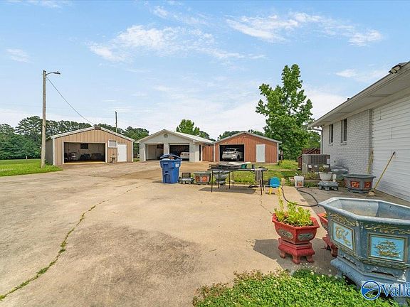 3rd image of 1304 Horton Rd