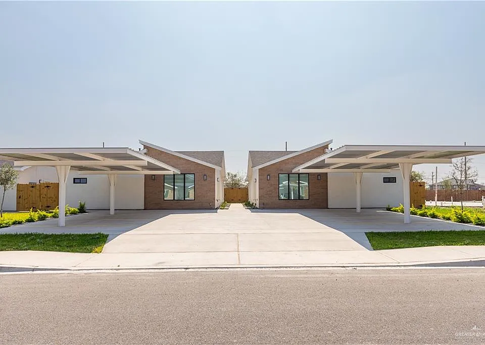 2204 E San Andrea St #1