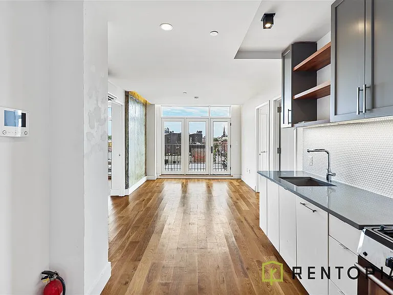 310 Graham Ave #3B — Photo 1