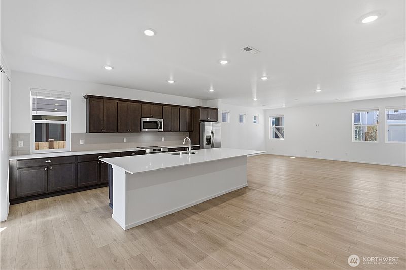 3rd image of 2618 Wonderland Way Way