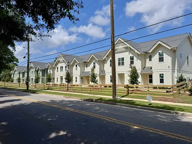 Ashland Park Townhomes — Photo 13