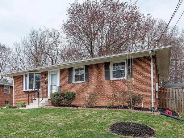 1116 Lakewood Dr SW, Vienna, VA 22180