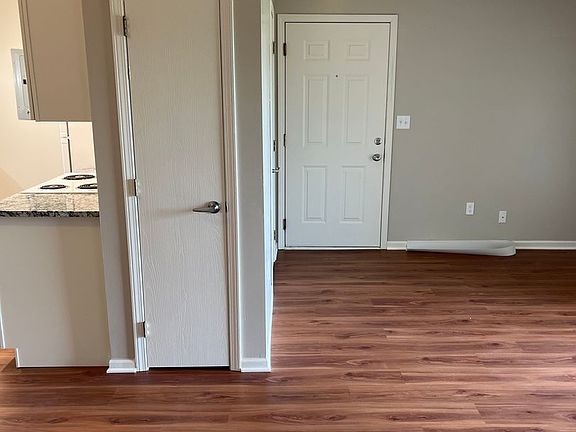 3rd image of 940 E 16th St #201