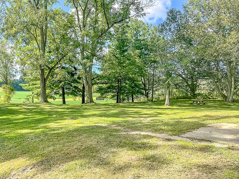 565 S Illinois Ave — Photo 30