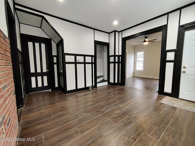 3rd image of 5-7 Nassau Street
