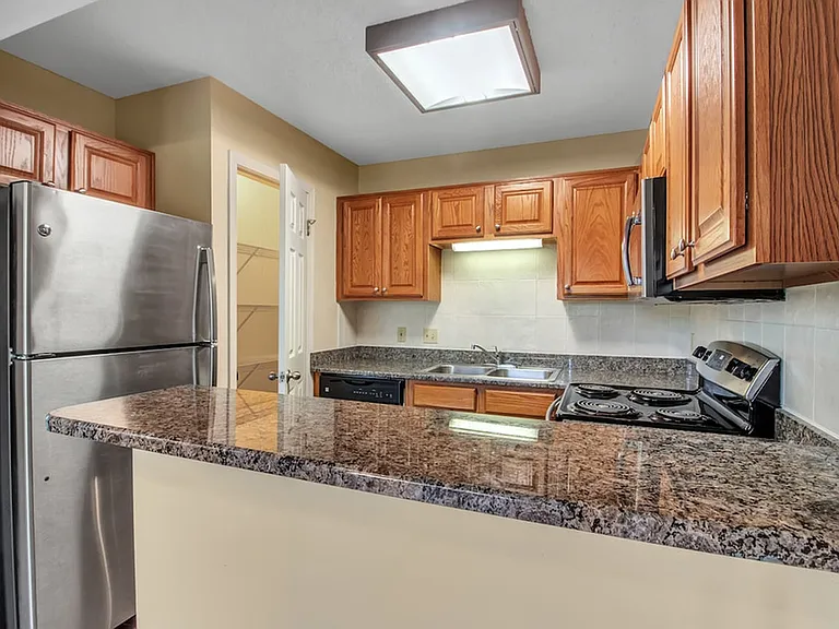 Windsong Place Apartments — Photo 100