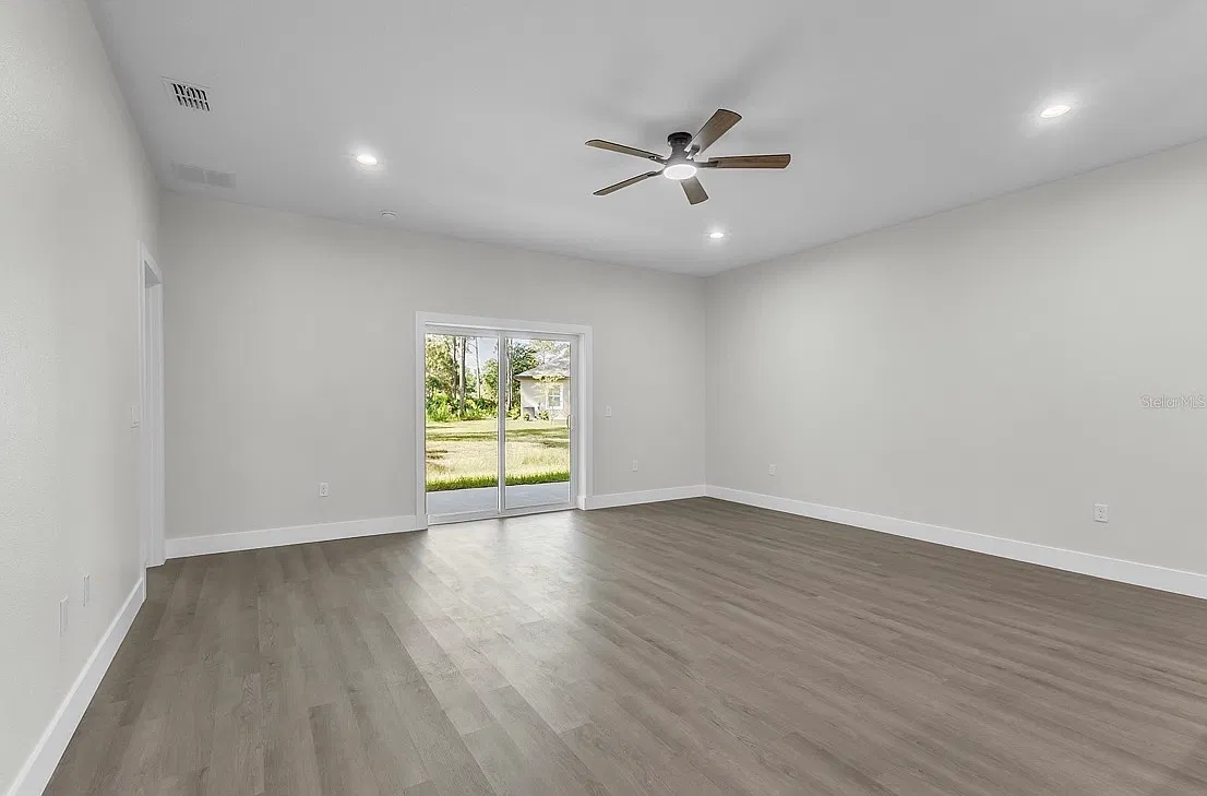 3 bed, 1293 sqft, $2,100 — Photo 4
