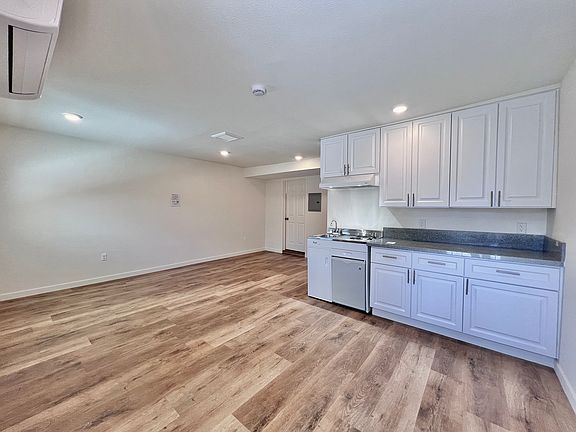 4th image of 12040 Strathern St #48