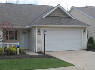 7571 Willow Woods Dr #27B, North Olmsted, OH