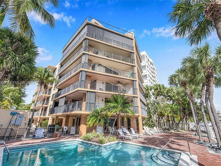 1700 S Bayshore Ln #3B — Photo 27
