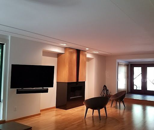 Front Entry / Fireplace