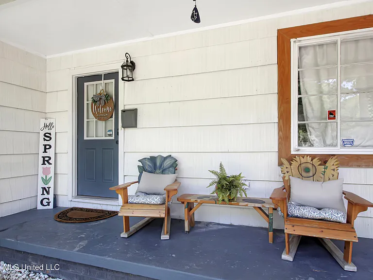 1849 Parkridge Dr — Photo 4