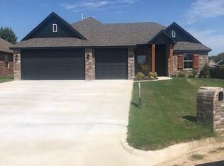 8347 Vantage Ct, Claremore, OK 74019