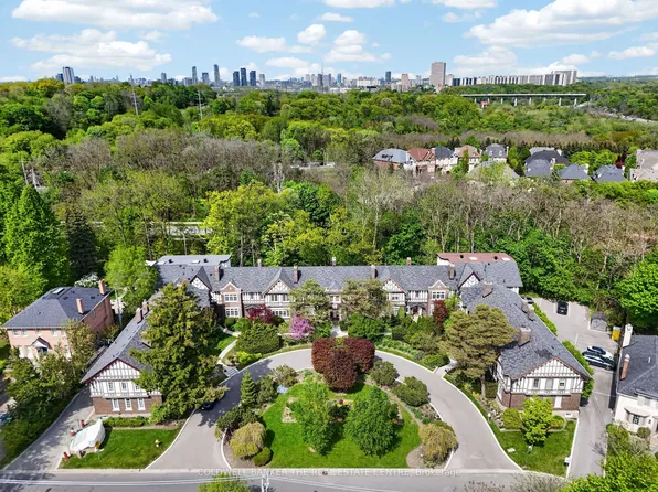 93B Douglas Cres #B, Toronto, ON M4W 2E6