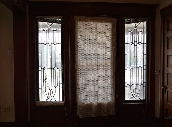 4th image of 713 W Buell Ave
