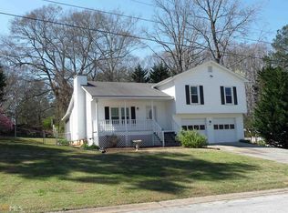 620 Hunters Ln, Loganville, GA 30052