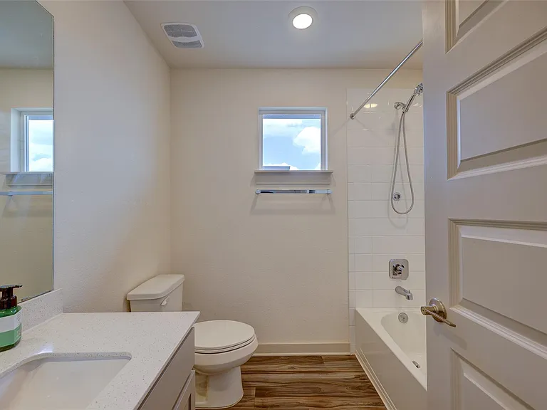 8012 Linda Michelle Ln — Photo 32
