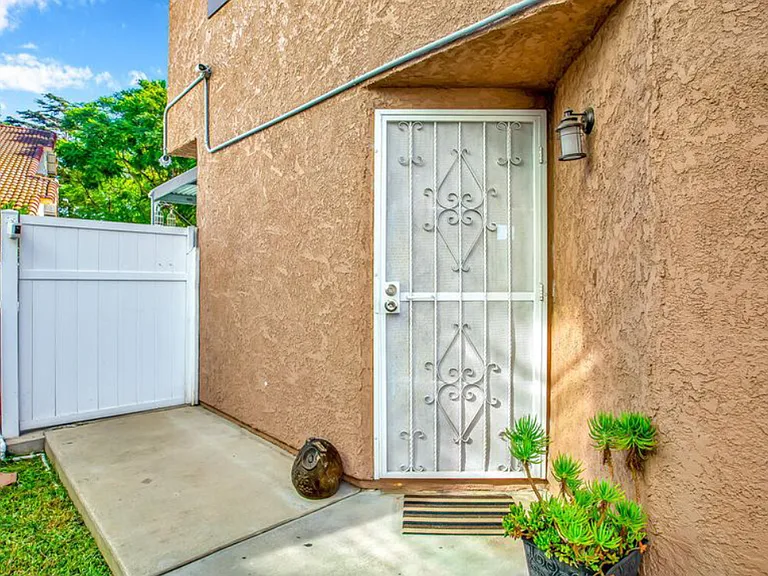 720 Matthisen Cir — Photo 4