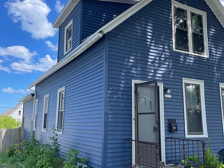 2037 Wiemann Ave — Photo 1