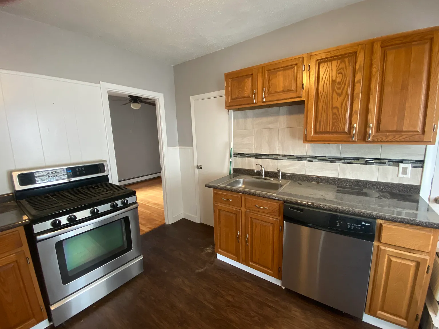 2 bed, 700 sqft, $1,800 — Photo 1