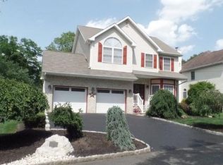 130 Dover Rd, Colonia, NJ 07067