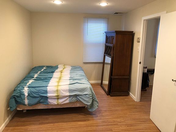 4th image of 3251 Barkley Ave