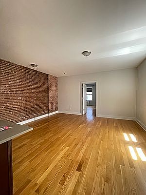 3rd image of 168 W 77th St #3B
