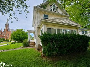 212 S 7th St, Burlington, IA 52601