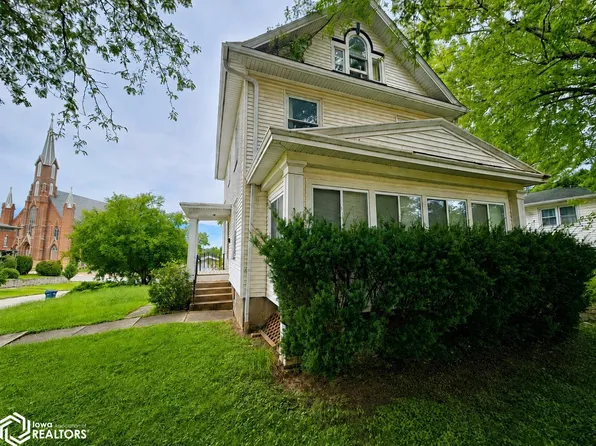 212 S 7th St, Burlington, IA 52601