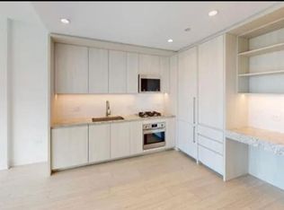 300 N Halsted St, Chicago, IL 60607