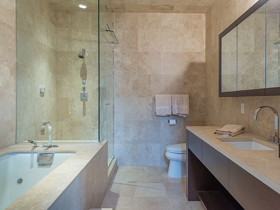 Spa MB w/ Steam Shower