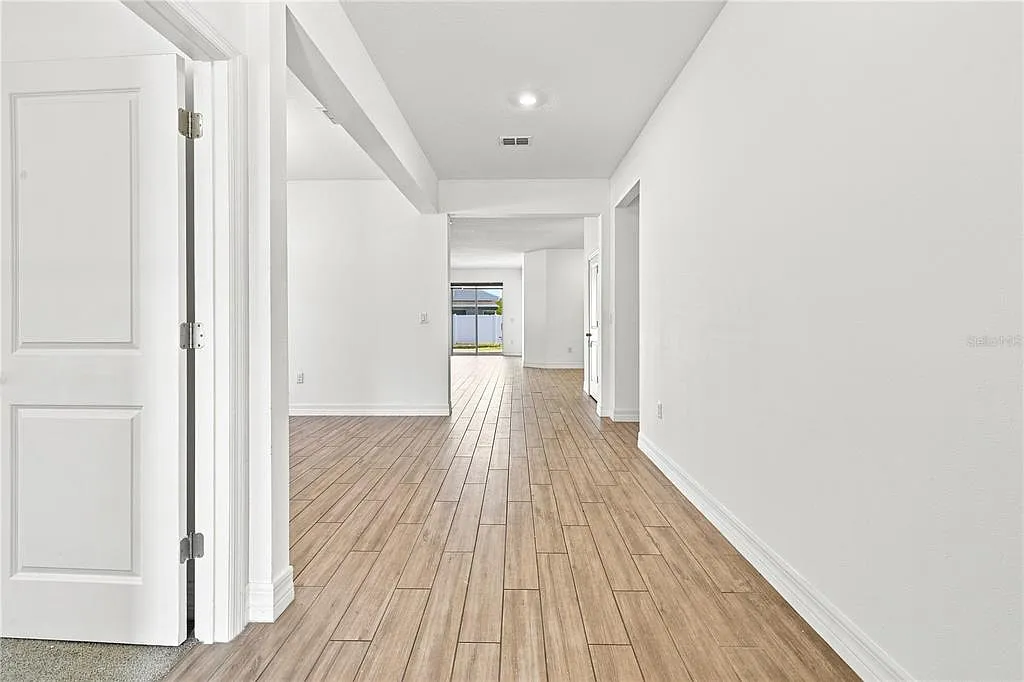 4 bed, 2.0 bath, 2110 sqft, $2,700 — Photo 4