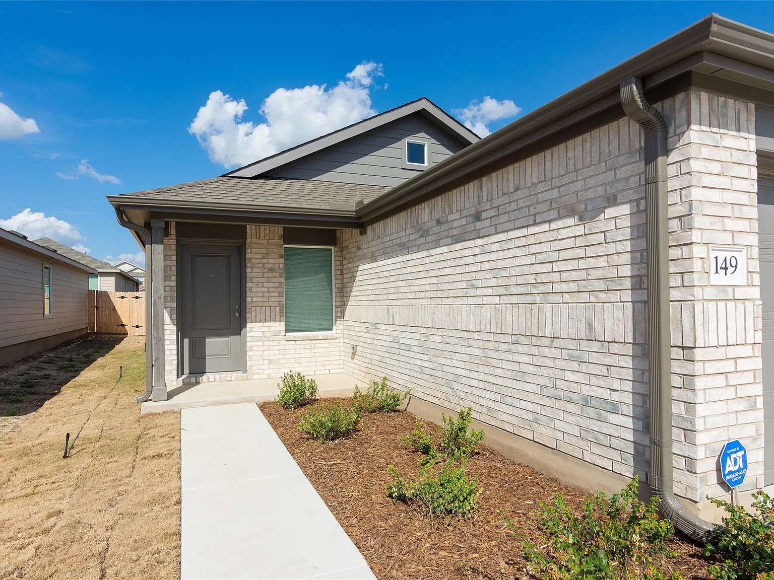 3 bed, 2.0 bath, 1418 sqft, $1,700 — Photo 4