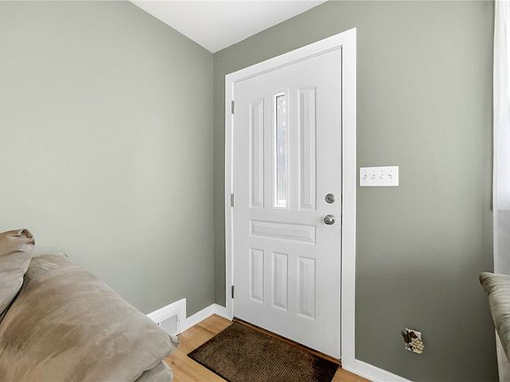5th image of 308 Maple Rd