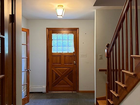3rd image of 484 Weston Rd