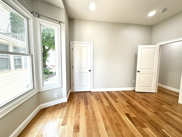 56 Pinckney St #1 — Photo 10